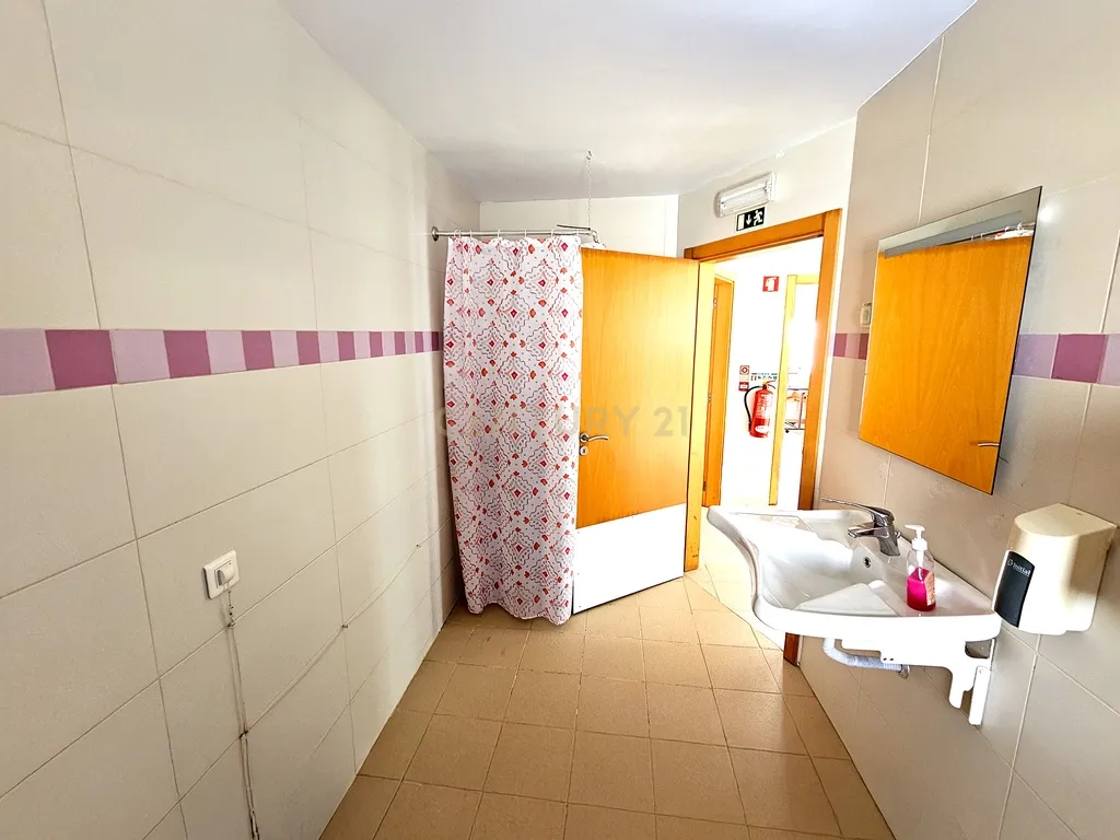 Oportunidade Única! Moradia com Afetação a Serviços, a Funcionar como Lar de Idosos Licenciado em Porto Salvo, Oeiras - Moradia + Trespasse - Image 17